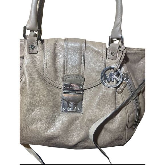 Vintage Michael KORS Jenna Crossover - Picture 5 of 11